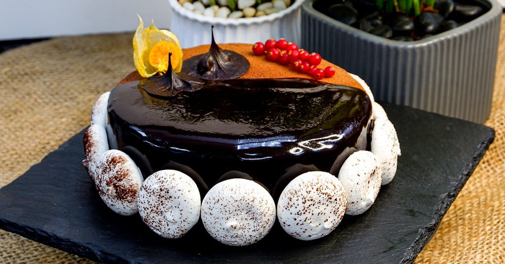 1, 2 Or 3 Kg Cake Of Choice At 4* Filaments At Southern Sun Abu Dhabi restaurants Shop Online at Dubai Trades 3