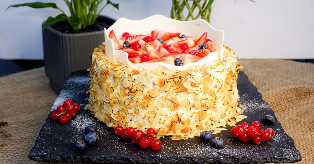 1, 2 Or 3 Kg Cake Of Choice At 4* Filaments At Southern Sun Abu Dhabi restaurants Shop Online at Dubai Trades 7