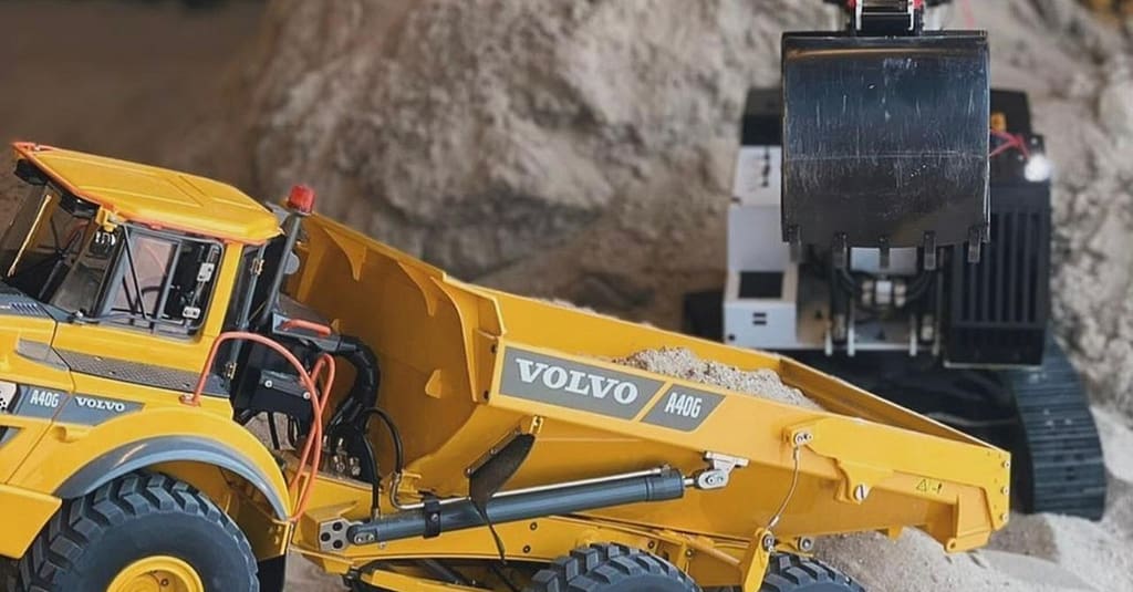 30-Min Construction Scale 1/14 Gaming, Bite & Beverages For 1, 2, Or 4 Dubai restaurants Shop Online at Dubai Trades 5