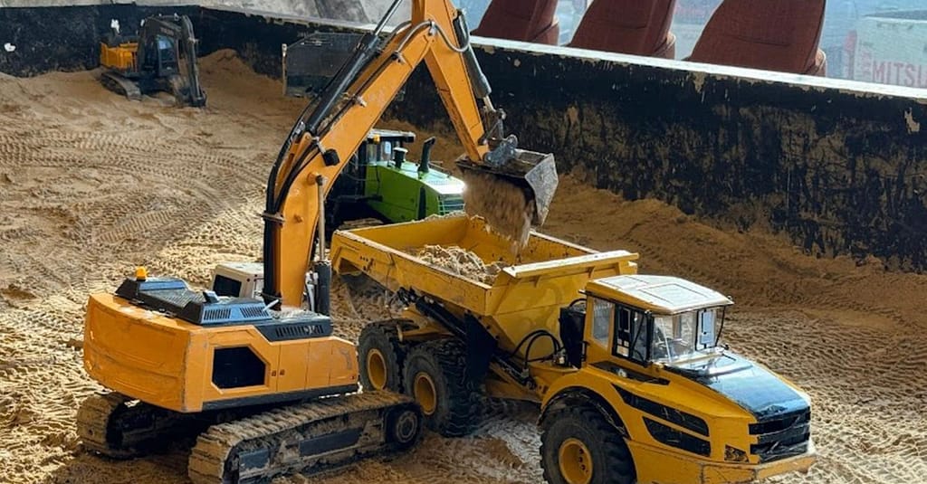 30-Min Construction Scale 1/14 Gaming, Bite & Beverages For 1, 2, Or 4 Dubai restaurants Shop Online at Dubai Trades 7