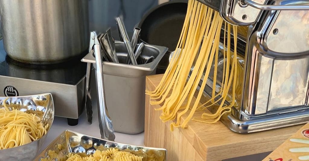 5* Saturday Brunch W/Optional Pool Access: Child Aed 75, Adult Aed 149 Abu Dhabi restaurants Shop Online at Dubai Trades 19