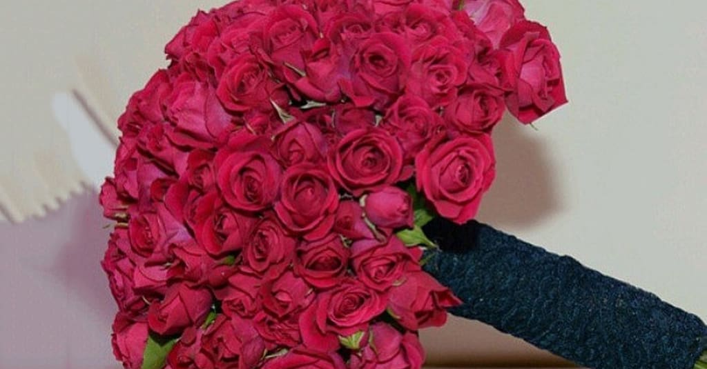 50 To 200 Roses And Card Dubai other Shop Online at Dubai Trades 4