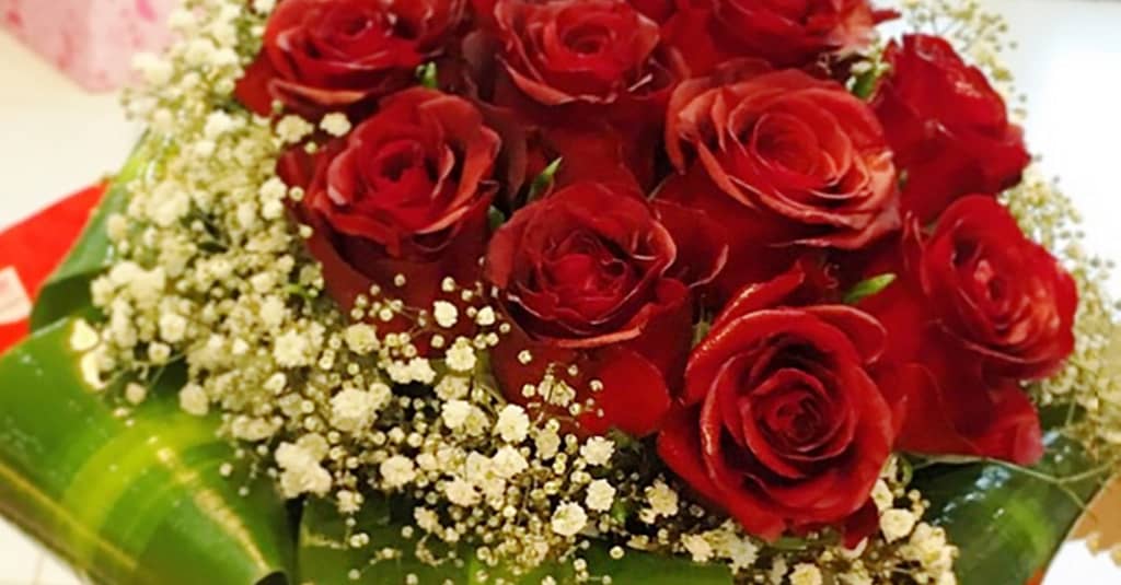 50 To 200 Roses And Card Dubai other Shop Online at Dubai Trades 5