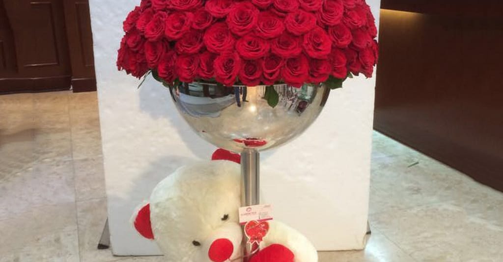 50 To 200 Roses And Card Dubai other Shop Online at Dubai Trades 9
