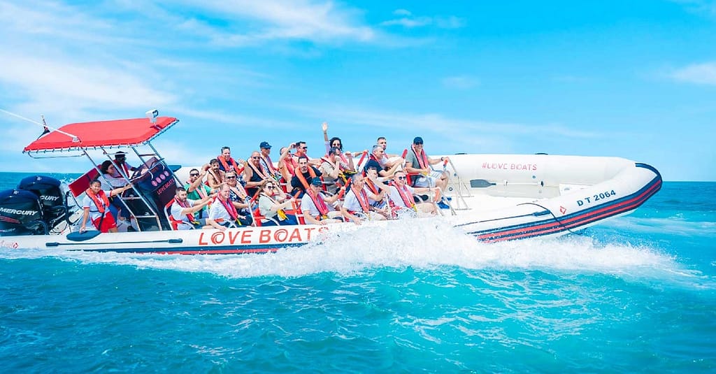 90-Min Sightseeing Speedboat Cruise With Photo Stops, Music, & More Dubai package Shop Online at Dubai Trades 4