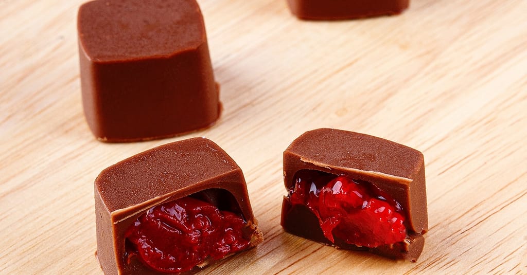 Aed 100 Towards Treats Boxes Dubai restaurants Shop Online at Dubai Trades 8