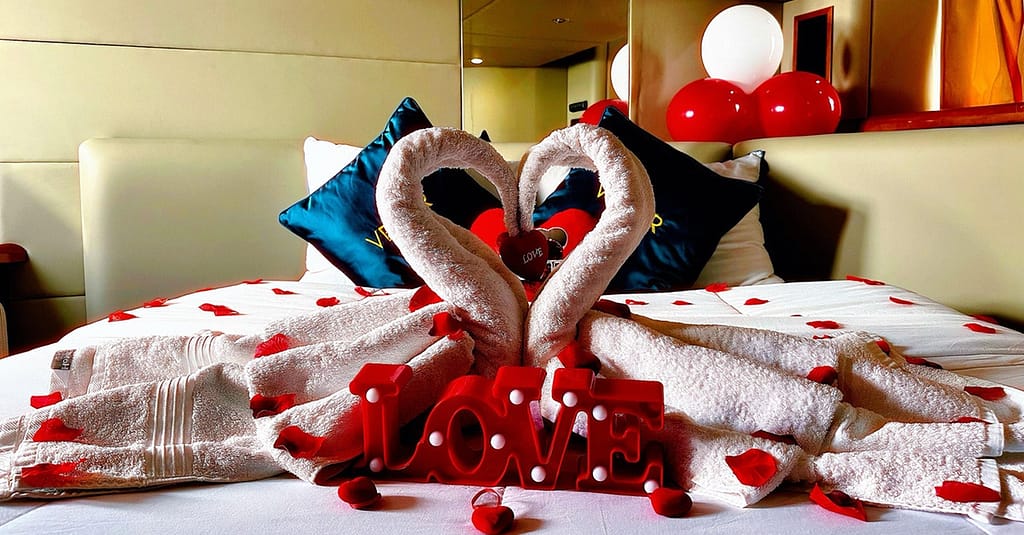Birthday, Romantic, Bachelor/Bachelorette Party Decorations For Yachts Dubai restaurants Shop Online at Dubai Trades 10