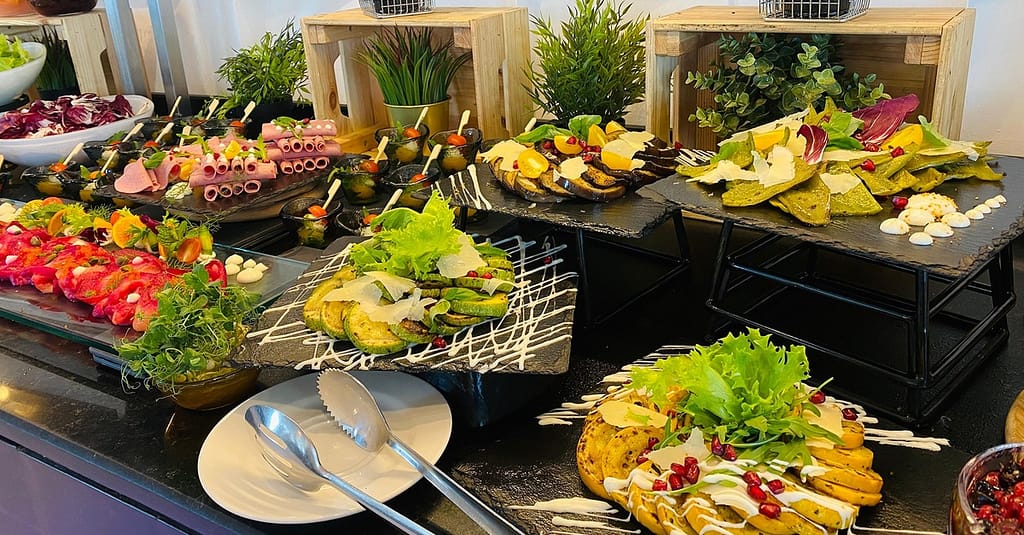 Buffet Breakfast & Juices For Child/Adult Or Lunch / Dinner For Adults Abu Dhabi restaurants Shop Online at Dubai Trades 2