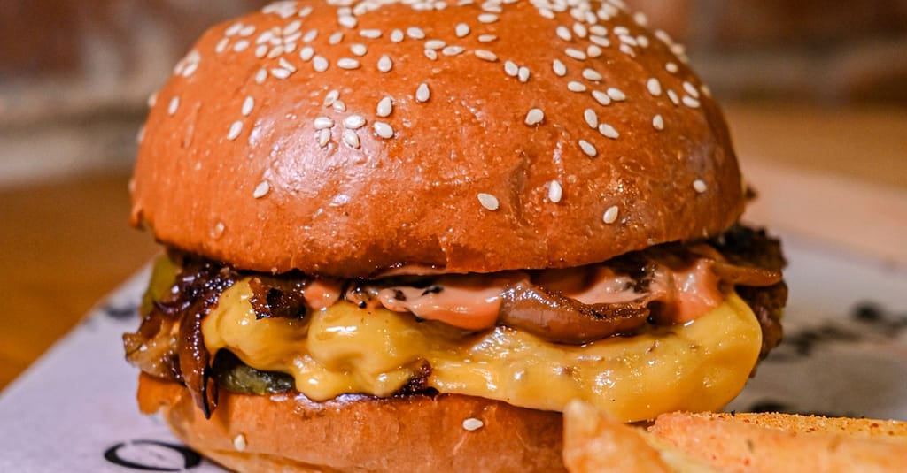 Choice Of Any 1, 2 Or 4 Burger With 2, 4 Or 8 House/Soft Beverages Dubai restaurants Shop Online at Dubai Trades 7