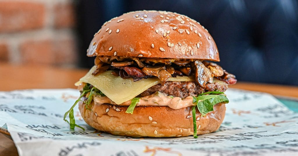Choice Of Any 1, 2 Or 4 Burger With 2, 4 Or 8 House/Soft Beverages Dubai restaurants Shop Online at Dubai Trades 2