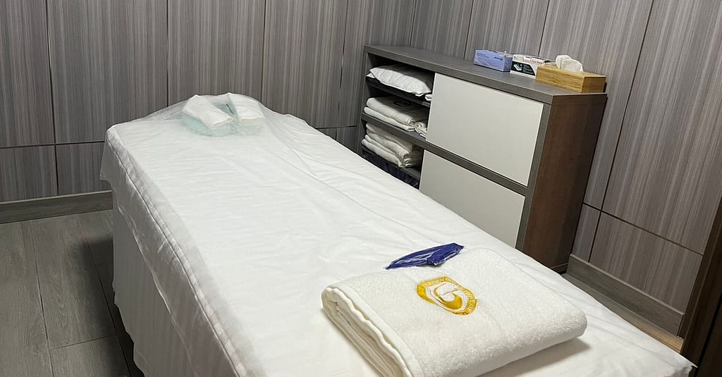 Choice Of Deep Tissue/Sports, Physiotherapy, Or Feet Reflexology Dubai other Shop Online at Dubai Trades 4