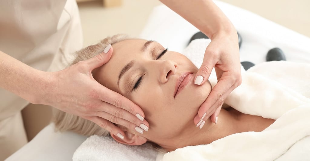 Clear Skin W/ Facelift Facial, Hydra Facial Or Deep Cleansing Facial Dubai other Shop Online at Dubai Trades 2