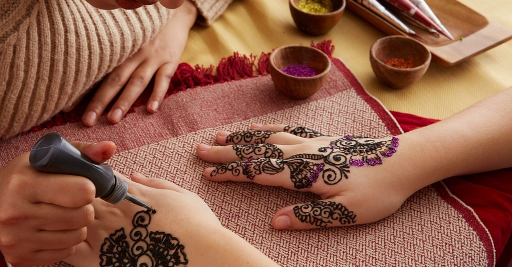 Designer Henna On Full Hands Abu Dhabi other Shop Online at Dubai Trades 2