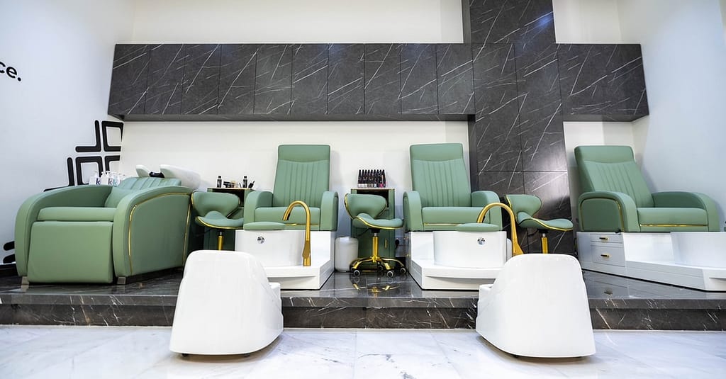 Double Deep Cleansing Facial With Blow Dry Or Gel/Classic Mani Pedi Dubai other Shop Online at Dubai Trades 7