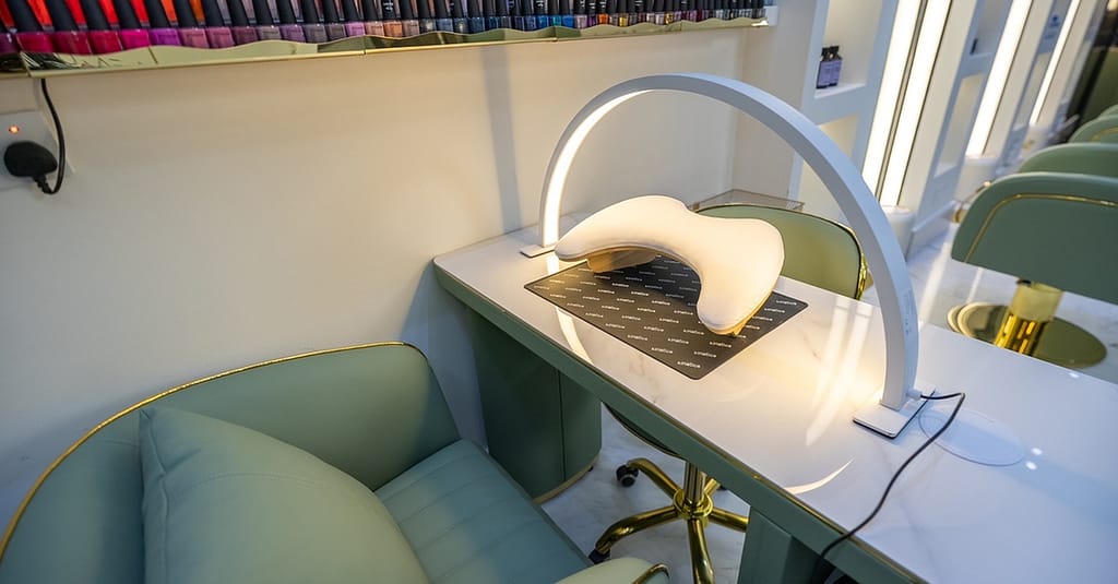 Double Deep Cleansing Facial With Blow Dry Or Gel/Classic Mani Pedi Dubai other Shop Online at Dubai Trades 10