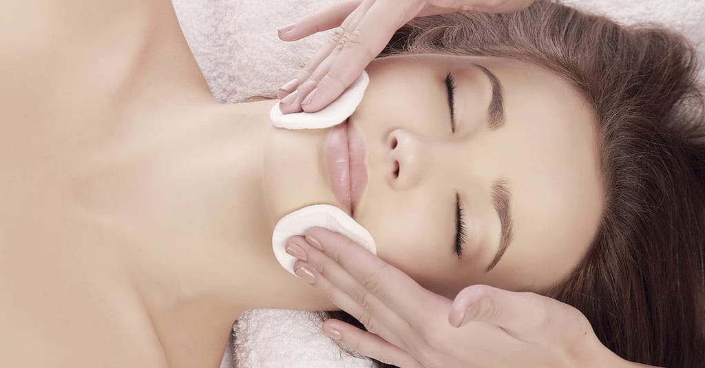 Enjoy A 60-Minute Cleansing Facial For A Refreshing Experience Dubai other Shop Online at Dubai Trades 2