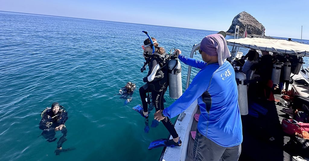 Experience Scuba Diving With Pool And Beach Dives! Dubai activities Shop Online at Dubai Trades 4