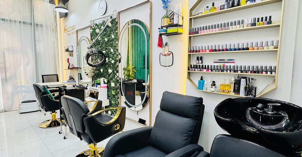 Expert Hair Wash, Hair Cut + Opt Blow-Dry, Hot Oil Or Facial Dubai other Shop Online at Dubai Trades 3