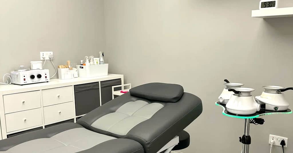 Eyelash Extensions (Any Volume) / Hd Brows & Eye Lash Lamination Combo Dubai other Shop Online at Dubai Trades 3
