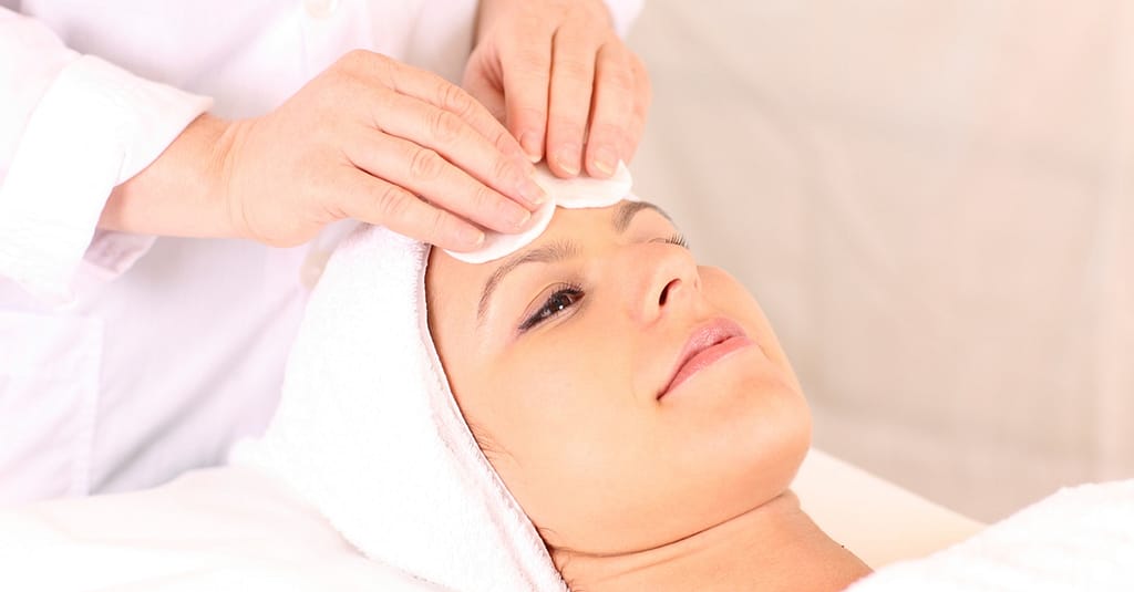 Facial + Eyebrows & Upper Lip Threading Or Classic Manicure & Pedicure Dubai other Shop Online at Dubai Trades 2