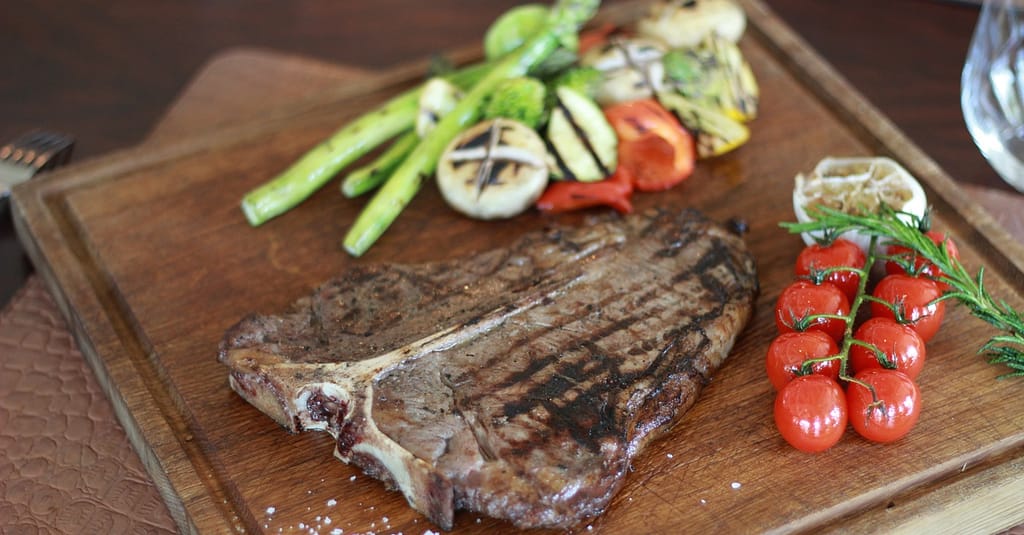 Food & Drink At Howdys Bar & Grill @ 5* Movenpick Grand Al Bustand Dubai restaurants Shop Online at Dubai Trades 5