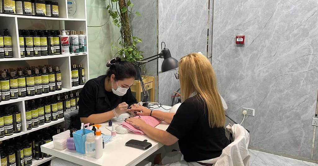 Full Set Of Individual Eyelash Extensions At Posh Beauty Center Dubai other Shop Online at Dubai Trades 6