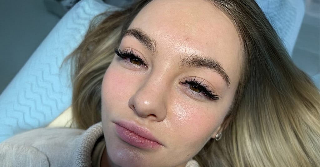 Full Set Of Individual Eyelash Extensions With Eyebrow Tinting Service National Deal other Shop Online at Dubai Trades 8