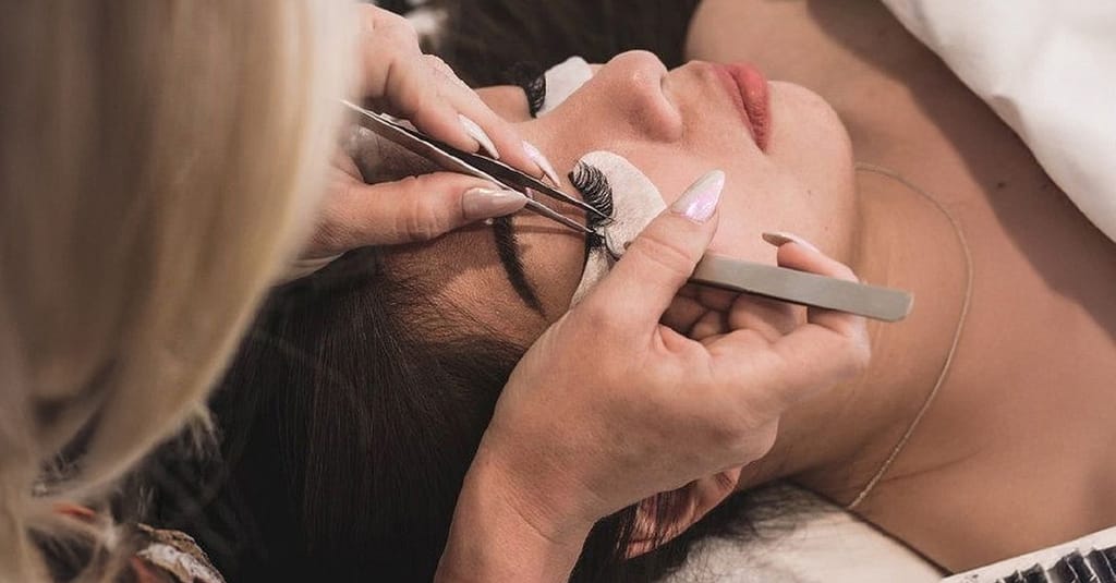 Full Set Of Individual Eyelash Extensions With Eyebrow Tinting Service National Deal other Shop Online at Dubai Trades 10