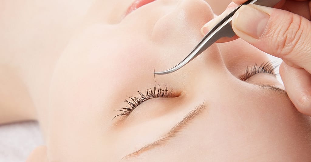 Full Set Of One By One Eyelash With Thick Look Dubai other Shop Online at Dubai Trades 2