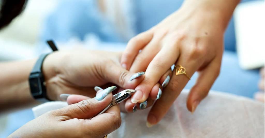 Get Picture-Perfect Hair And Nails At Belladonna Ladies Beauty Salon Dubai other Shop Online at Dubai Trades 3