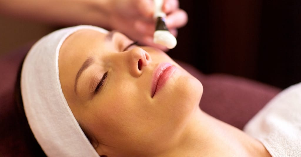 Glow Like Never Before With Our Gold Or Basic Facial Dubai other Shop Online at Dubai Trades 2