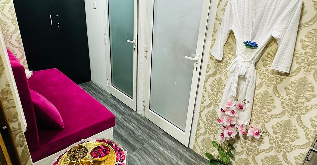 Hair Cut, Wash, Hot Oil Treatment And Blow-Dry At Alora Beauty Salon Abu Dhabi other Shop Online at Dubai Trades 5