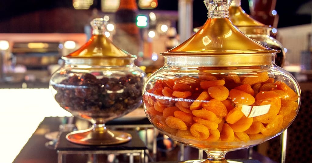 Lunch / Dinner Buffet With Soft Beverages Up To Four Adults Or A Child Abu Dhabi restaurants Shop Online at Dubai Trades 4