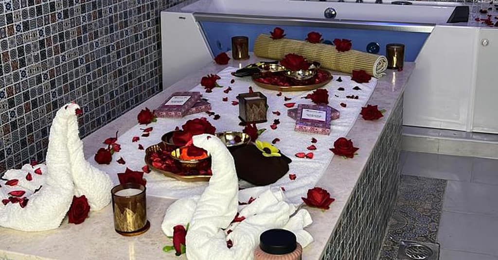 Men Or Women Spa Treatment With Manicure And Pedicure, And Blow-Dry Dubai other Shop Online at Dubai Trades 13