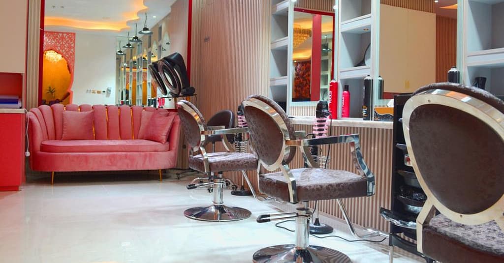 Men Or Women Spa Treatment With Manicure And Pedicure, And Blow-Dry Dubai other Shop Online at Dubai Trades 10