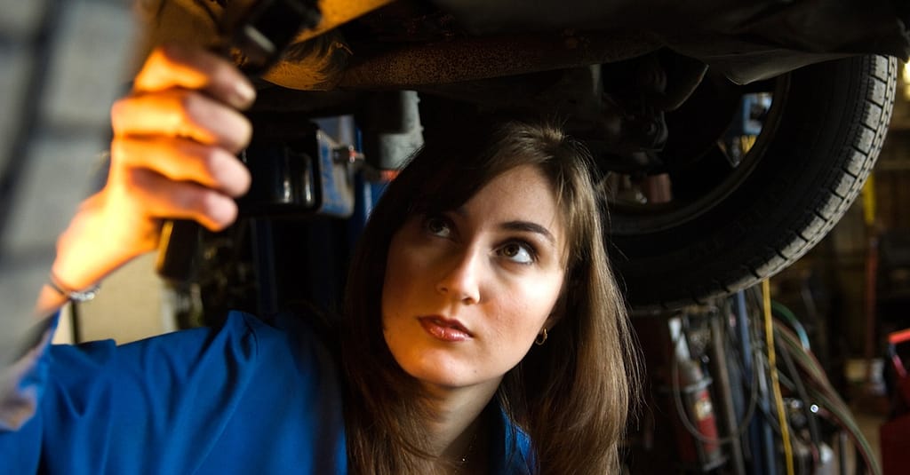Oil Change Dubai car Shop Online at Dubai Trades 2