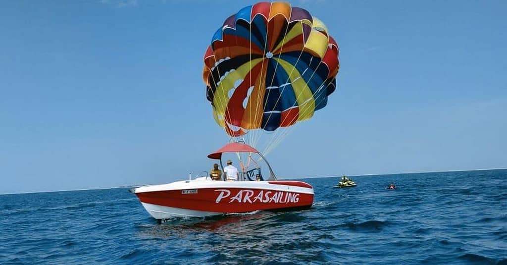 One 30-Minutes Parasailing For One Or Two Pax At Luxury Yachts Dubai activities Shop Online at Dubai Trades 6