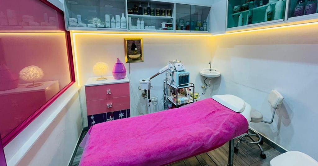 One Session Of Facial Clean Up, Royal Look Facial (24k Gold), And More Dubai other Shop Online at Dubai Trades 3
