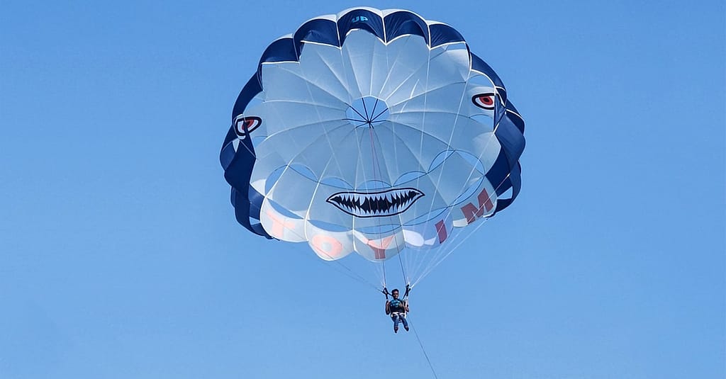 Parasailing In The Middle Of The Sea At 500ft For One Or Two Dubai activities Shop Online at Dubai Trades 3