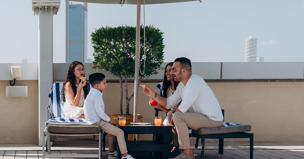 Pool Access & Get 50 To 200 Aed Back As F&B Credit For 1, 2, 4, Or 6 Dubai activities Shop Online at Dubai Trades 6