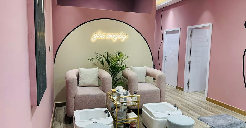 Luxurious Eyelash Transformation In A Serene Setting Dubai other Shop Online at Dubai Trades 10