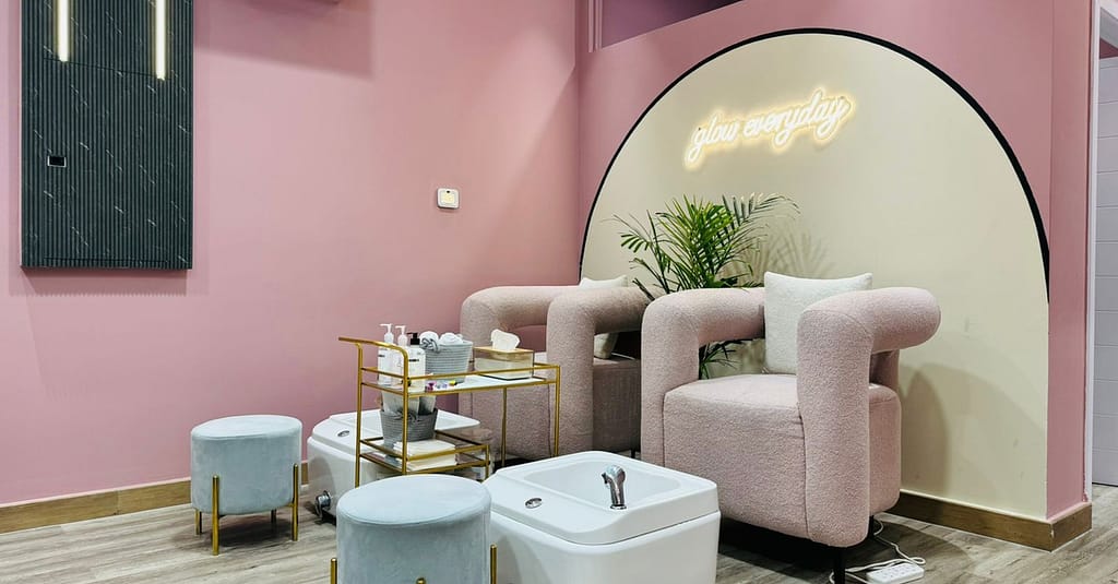 Luxurious Eyelash Transformation In A Serene Setting Dubai other Shop Online at Dubai Trades 8