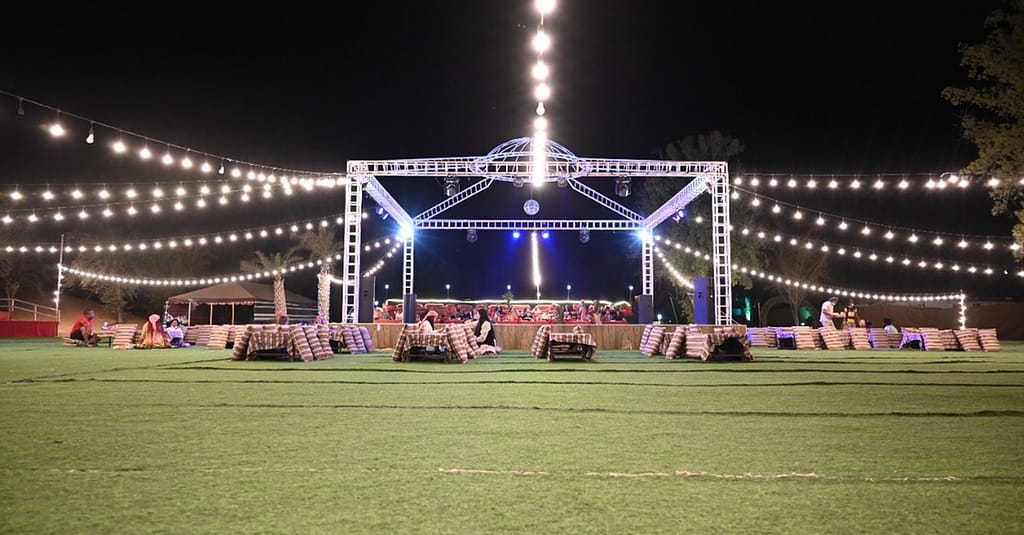 Red Dunes Desert Safari With Live Entertainment Abu Dhabi package Shop Online at Dubai Trades 5