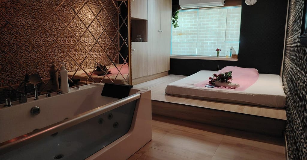 Relaxation Awaits: 60, 75, Or 90-Minute Full-Body Spa Treatments! Dubai other Shop Online at Dubai Trades 5