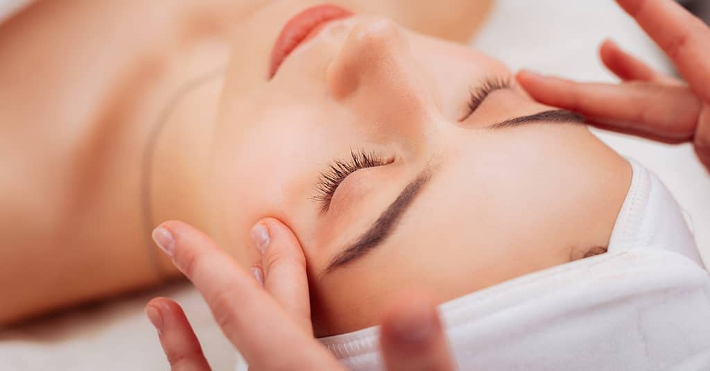 Enjoy Cleansing Facial With Wash, Blow Dry, Or Organic Face Bleach Sharjah & N. Emirates other Shop Online at Dubai Trades 2