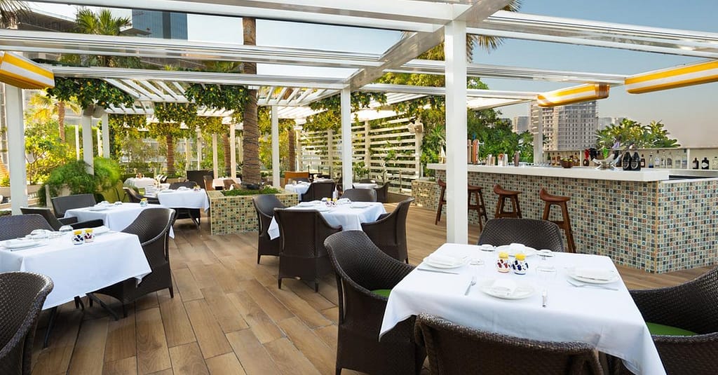 Sunday Brunch, Beverage & Pool Access For 1, 2, Or 4 Adults Or 1 Child Dubai restaurants Shop Online at Dubai Trades 3