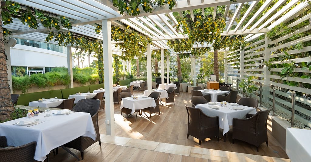 Sunday Brunch, Beverage & Pool Access For 1, 2, Or 4 Adults Or 1 Child Dubai restaurants Shop Online at Dubai Trades 4
