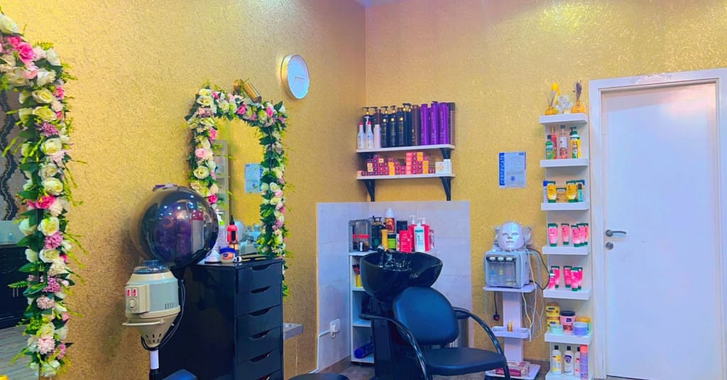 Hair Wash And Blow Dry Services At Vinis Beauty Art Ladies Centre Dubai other Shop Online at Dubai Trades 4