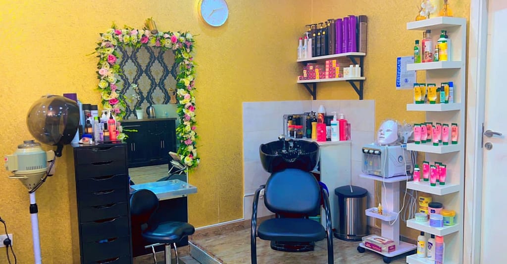Hair Wash And Blow Dry Services At Vinis Beauty Art Ladies Centre Dubai other Shop Online at Dubai Trades 6