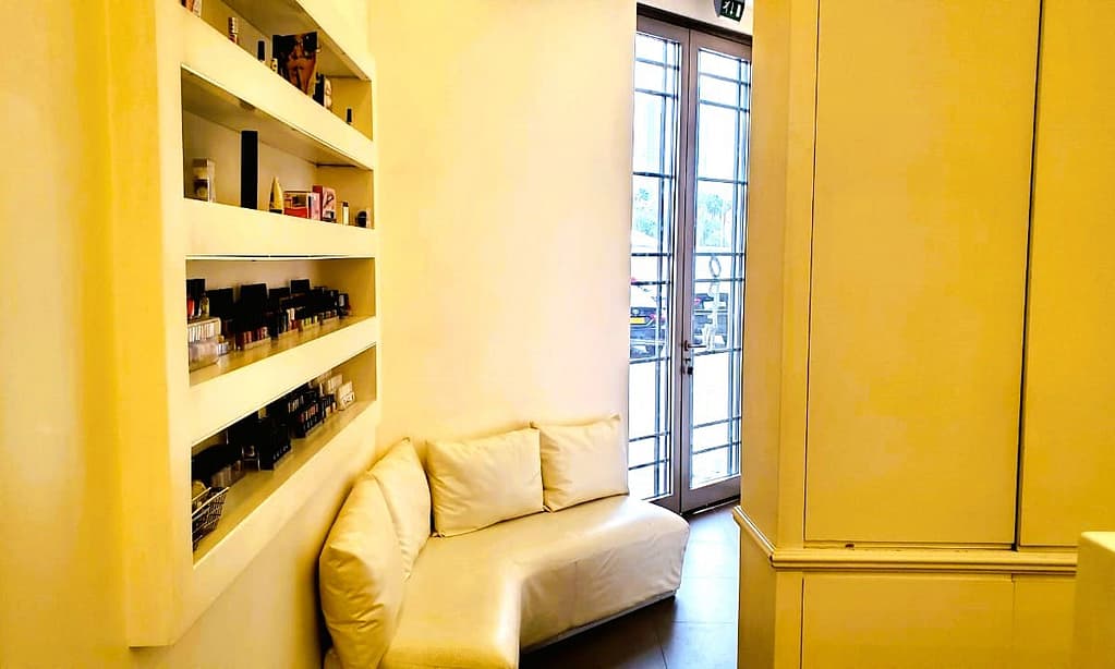 Full Set Of Individual Eyelash Extensions At Colours Bar Ladies Salon Dubai other Shop Online at Dubai Trades 3